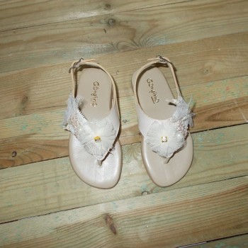 ΠΡΟΣΦΟΡΑ ΣΑΝΔΑΛΙΑ ΓΙΑ ΤΗ ΒΑΠΤΙΣΗ