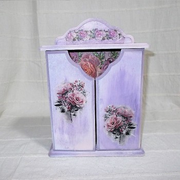 ΚΛΕΙΔΟΘΗΚΗ ΜΕ ΤΡΙΑΝΤΑΦΥΛΛΑ