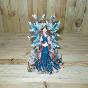 ΝΕΡΑΪΔΑ ΣΕ ΘΡΟΝΟ