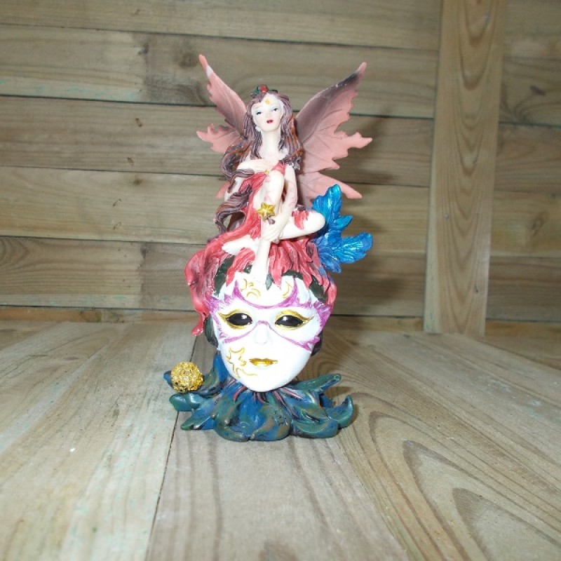 ΝΕΡΑΙΔΑ ΜΕ ΜΑΣΚΑ