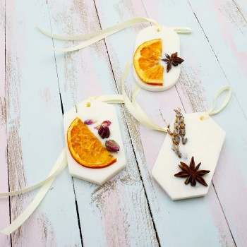 ΚΡΕΜΑΣΤΑ ΑΡΩΜΑΤΙΚΑ ΚΕΡΙΑ