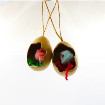 ΚΡΕΜΑΣΤΑ ΑΥΓΑ ΜΕ ΠΟΥΛΑΚΙΑ