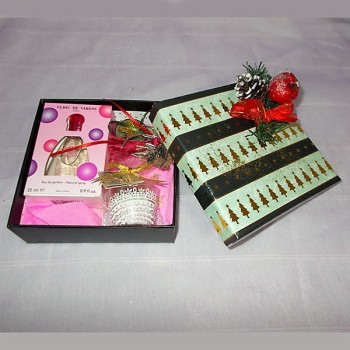 ΓΥΝΑΙΚΕΙΟ ΣΕΤ ΔΩΡΟΥ ΜΕ ΚΟΛΟΝΙΑ