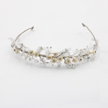 ΚΟΥΑΦ ΝΥΦΗΣ ΜΕ ΣΒΑΡΟΦΣΚΙ