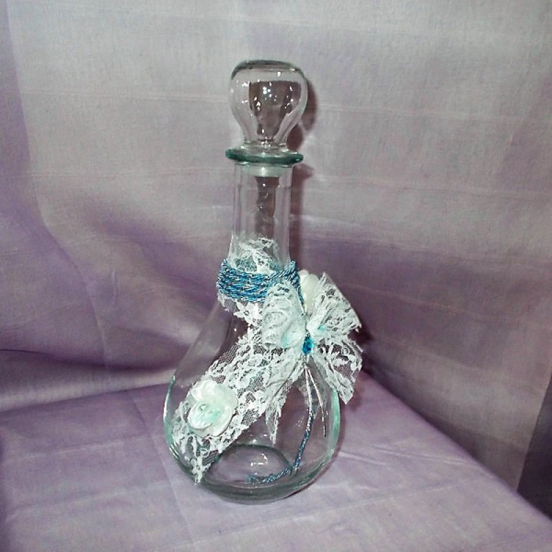 ΚΑΡΑΦΕΣ ΣΤΟΛΙΣΜΕΝΕΣ