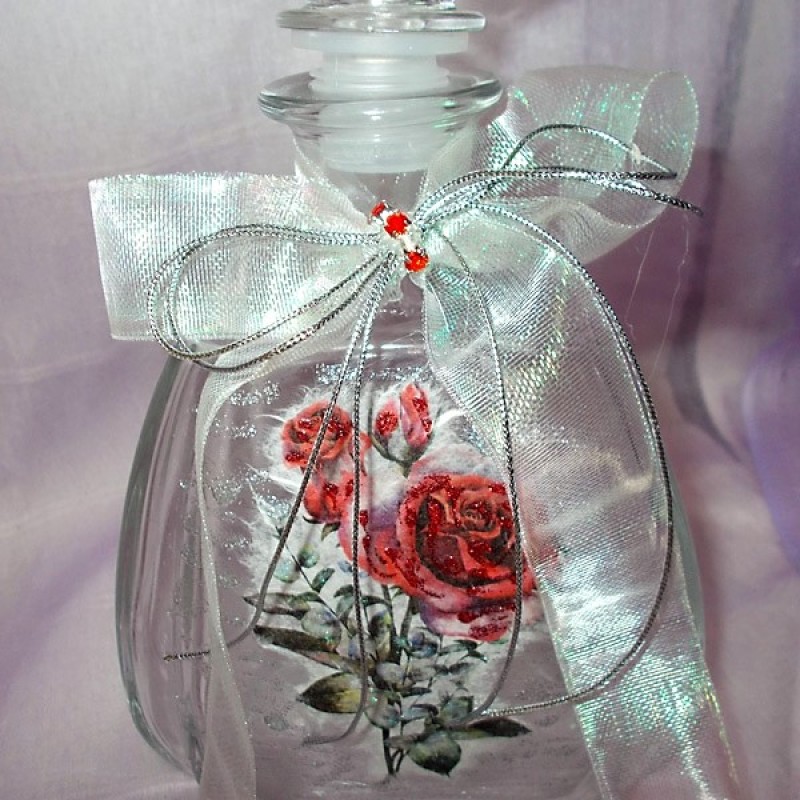 ΚΑΡΑΦΑ ΜΕ ΔΙΑΚΟΣΜΗΣΗ ΝΤΕΚΟΥΠΑΖ