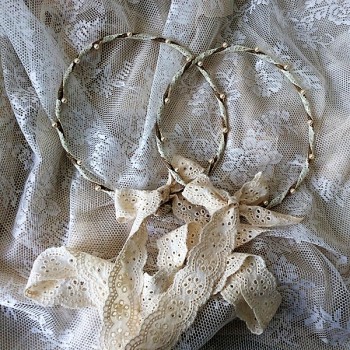 ΣΤΕΦΑΝΑ ΜΕ ΔΑΝΤΕΛΑ ΚΑΙ ΠΕΡΛΕΣ