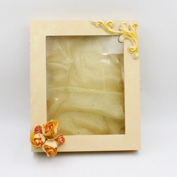 ΞΥΛΙΝΗ ΣΤΕΦΑΝΟΘΗΚΗ ΜΕ ΛΟΥΛΟΥΔΙΑ