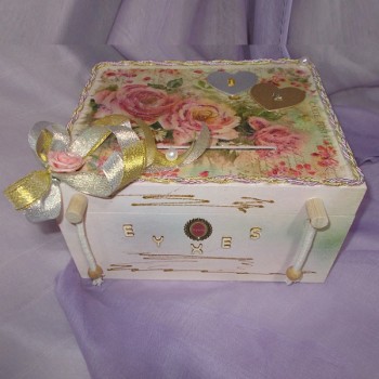 ΚΟΥΤΙ ΕΥΧΩΝ ΜΕ ΛΟΥΛΟΥΔΙΑ