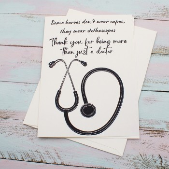 ΚΑΡΤΑ "ΚΑΠΟΙΟΙ ΗΡΩΕΣ ΔΕ ΦΟΡΑΝΕ ΚΑΠΕΣ" ΚΑΡΤΑ "ΚΑΠΟΙΟΙ ΗΡΩΕΣ ΔΕ ΦΟΡΑΝΕ ΚΑΠΕΣ"