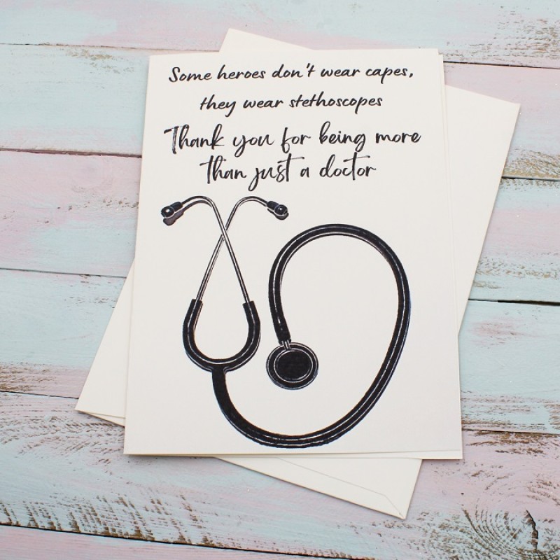 ΚΑΡΤΑ "ΚΑΠΟΙΟΙ ΗΡΩΕΣ ΔΕ ΦΟΡΑΝΕ ΚΑΠΕΣ"