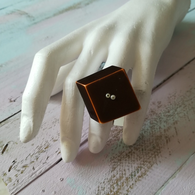 ΔΑΧΤΥΛΙΔΙ ΣΕ ΣΧΗΜΑ ΡΟΜΒΟΥ