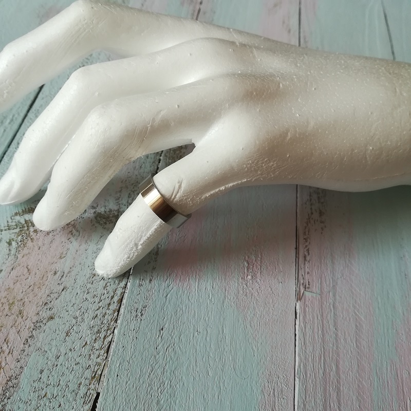 ΠΛΑΚΕ ΔΑΧΤΥΛΙΔΙ