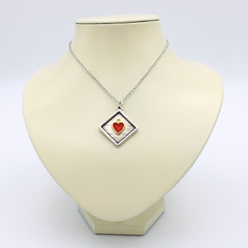 ΚΟΣΜΗΜΑ ΛΑΙΜΟΥ ΚΟΚΚΙΝΗ ΚΑΡΔΙΑ