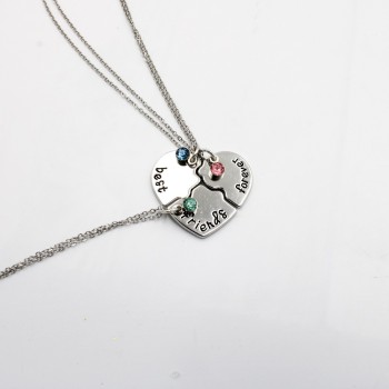 ΚΟΣΜΗΜΑ ΛΑΙΜΟΥ ΓΙΑ ΤΡΕΙΣ ΦΙΛΕΣ