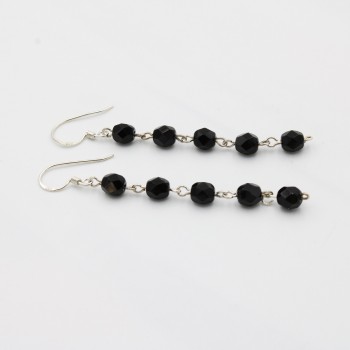 ΣΚΟΥΛΑΡΙΚΙΑ ΜΕ ΜΑΥΡΕΣ ΠΕΤΡΕΣ